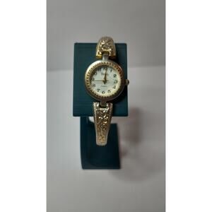 Details Gold and Silver Tone Round Face Clasp Band Wrist Watch Cracked Face
